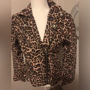 New faux leather Leopard look jacket! Neutral color small. Stylish!
